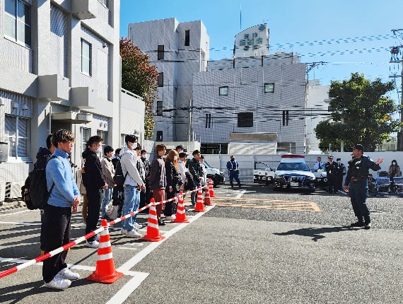 警察業務体験学習の様子