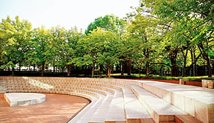 20.サンクン広場