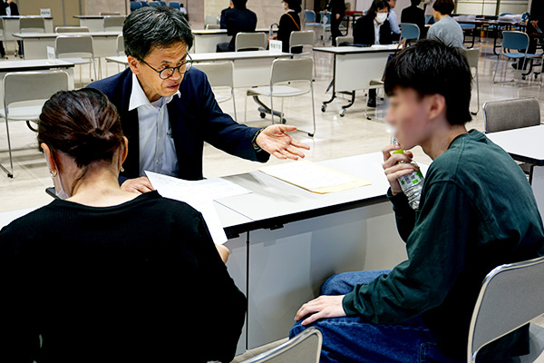 2025年度 初年次生対象の教育懇談会の様子