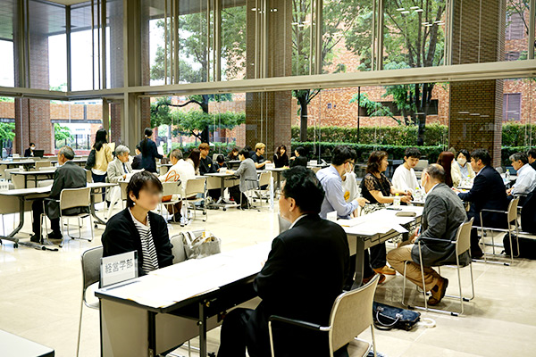 2025年度 初年次生対象の教育懇談会の様子