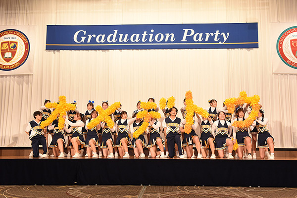 卒業謝恩パーティーの様子