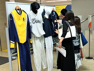 スポーツ経済コースの展示スペース