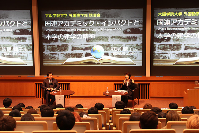 外国語学部講演会の様子